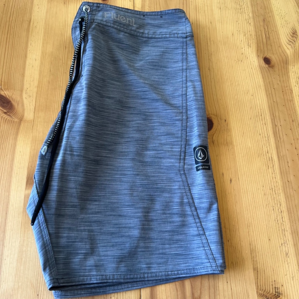 Volcom Mod-Tech Fluent Swim Shorts - Size 30 - image 4
